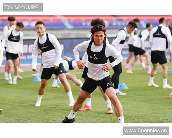 中超球员风采全景展示：聚焦中国足球新生代的崛起与挑战